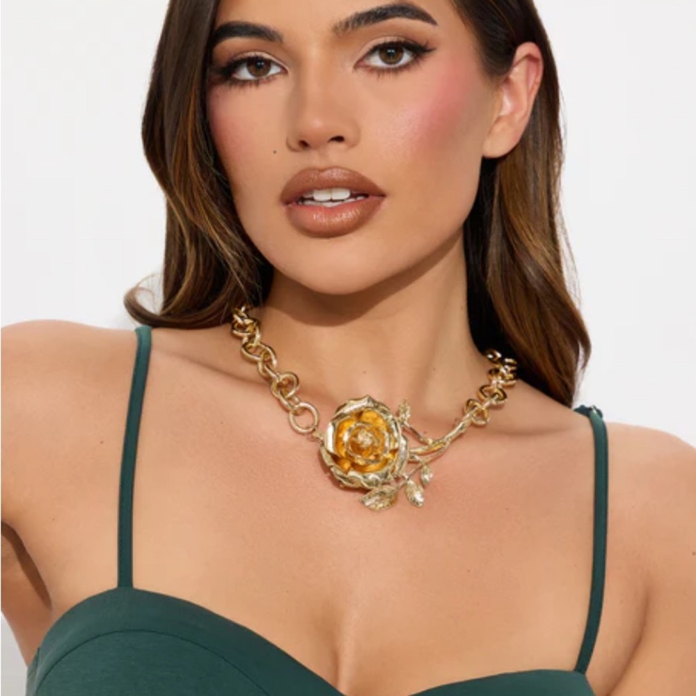 Rose Statement Hold Chain Necklace